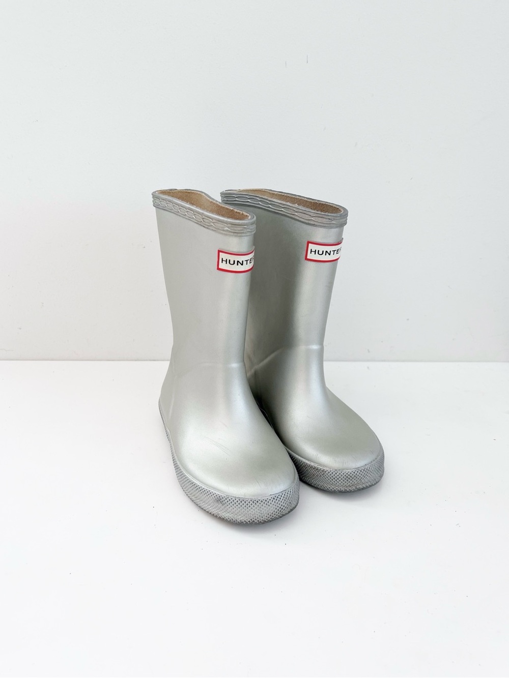 Kids size US 10 Hunter rain boots - Picture 2 of 9